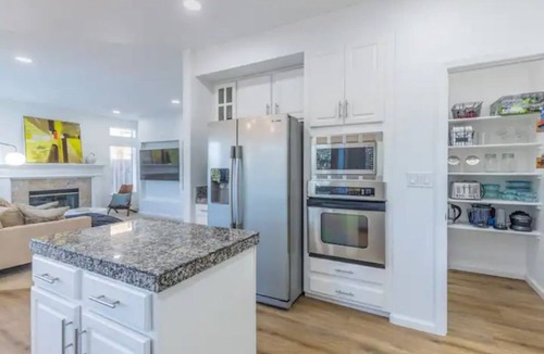 Hercules House | The Emerald Gem