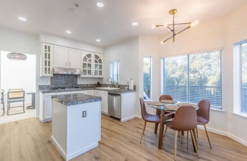 Hercules House | The Emerald Gem