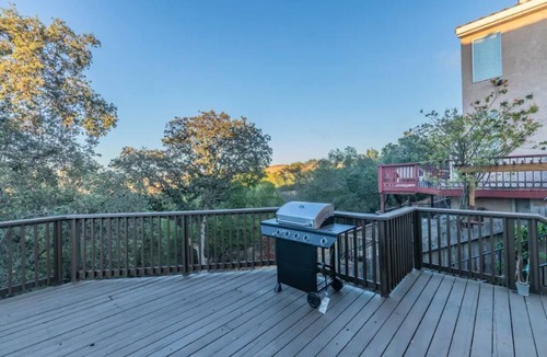 Hercules House | The Emerald Gem