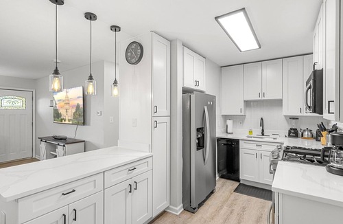 Jefferson Manor Apartment | The Emerald Grand Old Town Views