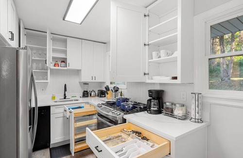 Jefferson Manor Apartment | The Emerald Grand Old Town Views