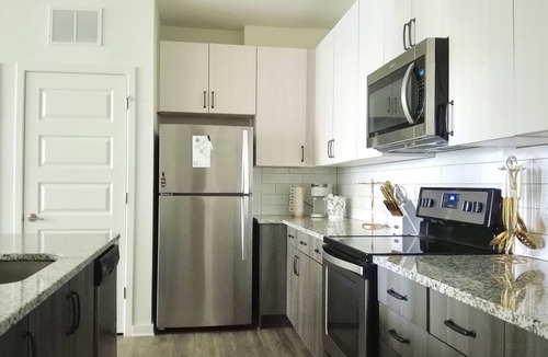Mableton Apartment | The Emerald Kingdom sleeps 8!