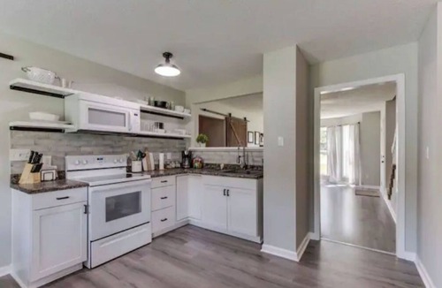Lewisburg House | The Emerald-near Henry Horton- Sleeps 8- 2.5 baths