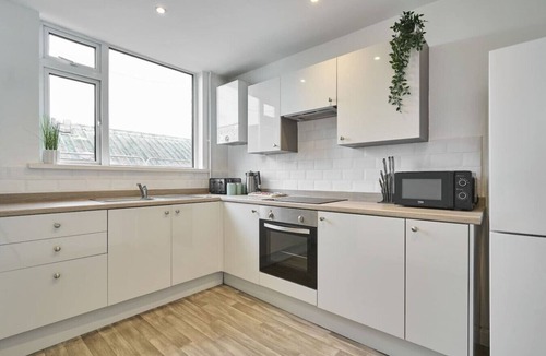 Staple Hill Apartment | The Emerald | Sleeps 8 | Contractors | FreeParking