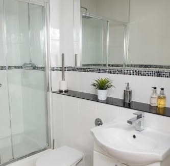 Edgbaston Apartment | The Emerald Suite, Birmingham