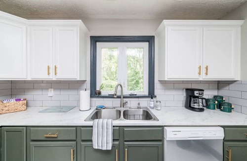 Peakland House | The Emerson, Sauna, Deck and Office Near Downtown!