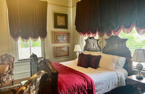 East of Broadway Bed & Breakfast | The Empress of Little Rock
