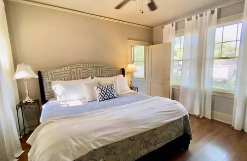 East of Broadway Bed & Breakfast | The Empress of Little Rock