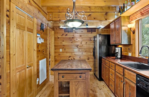 Lake Lure Cabin | The Enchanted -Fire Pit! Mother's Day Getaway