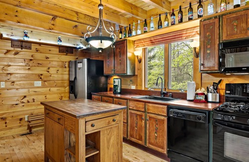 Lake Lure Cabin | The Enchanted -Fire Pit! Mother's Day Getaway