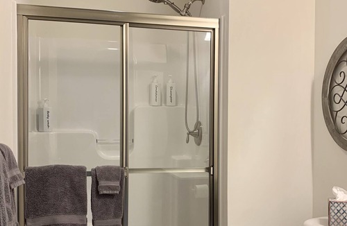 Denver House | The Enchanted Hideaway: Comfy King Bed & Fireplace