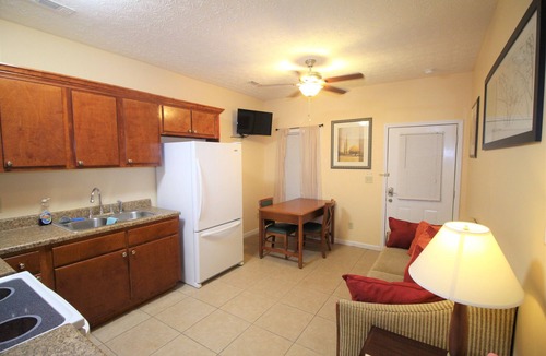 Ellenwood Apartment | The Enchanted Studio Green