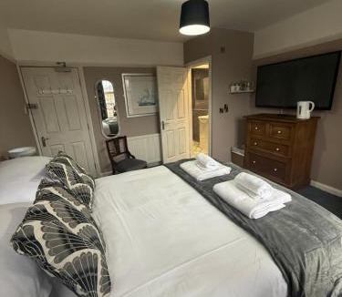 Whitby Hotel | The Endeavour