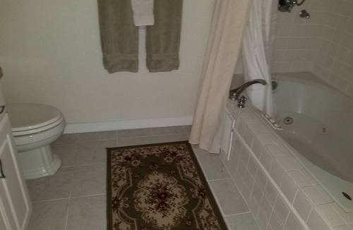 Yelm Bed & Breakfast | The entire bed and breakfast inn