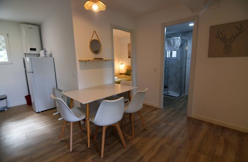 San Martin de Valdeiglesias Apartment | The Grand Lakeview Retreat