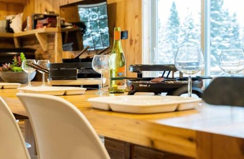 Lantier House | The Escapade - Private hot tub with pool table