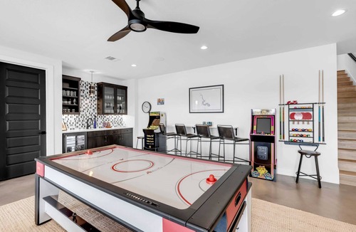 Burnet House | The Escape at 212 | Concierge Services | Promos Available