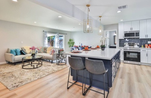 Winnetka House | The Escape Luxury Villa Pet Friendly Longer Stays