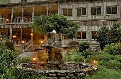 Chimney Rock Hotel | The Esmeralda Inn and Restaurant