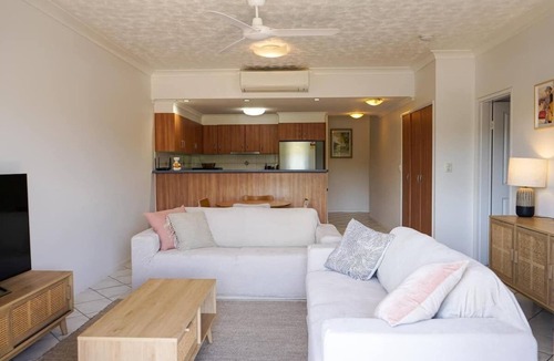 Belgian Gardens Apartment | The Esplanade-Amazing 3 bed, 2 Bath, Pool