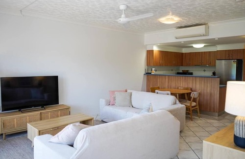 Belgian Gardens Apartment | The Esplanade-Amazing 3 bed, 2 Bath, Pool