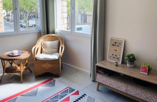Puisserguier Apartment | The esplanade, apartment in the city center in a quiet area