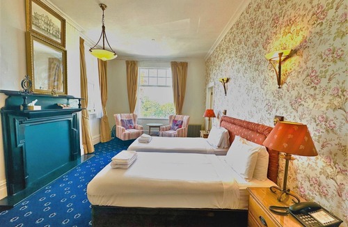 Devonport Hotel | The Esplanade Hotel