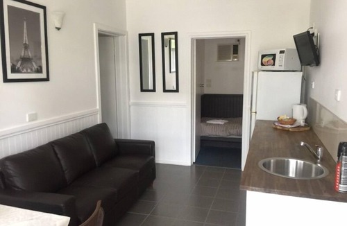 Lakes Entrance Hotel | The Esplanade Motel