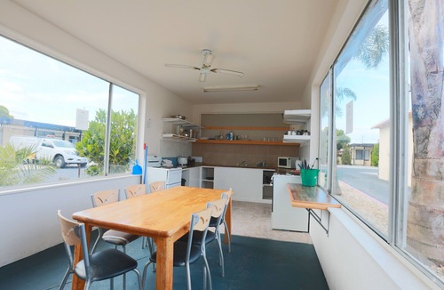 Lakes Entrance Hotel | The Esplanade Motel