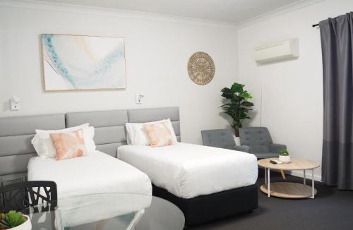 Warners Bay Hotel | The Esplanade Motel