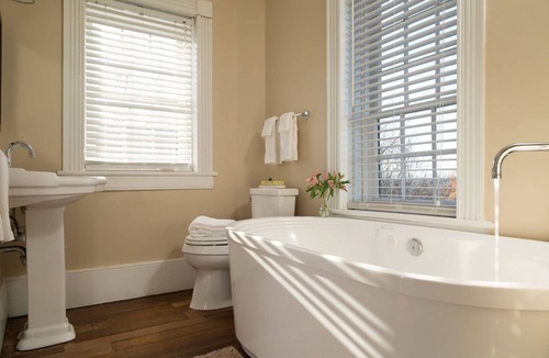 Locust Dale Bed & Breakfast | The Estate at Meander