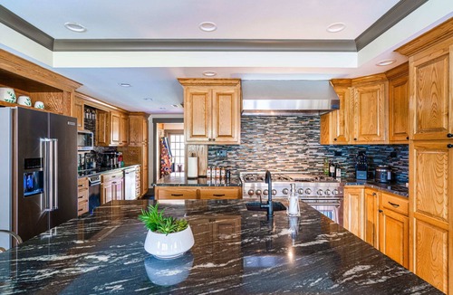 South Pittsburg House | The Estate - Luxury with Pool Table & Game Room