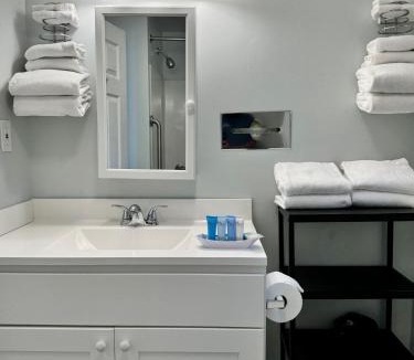 Wellfleet Hotel | The Even'tide