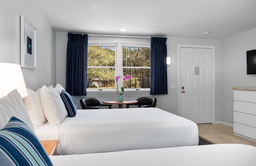 Wellfleet Hotel | The Even'tide