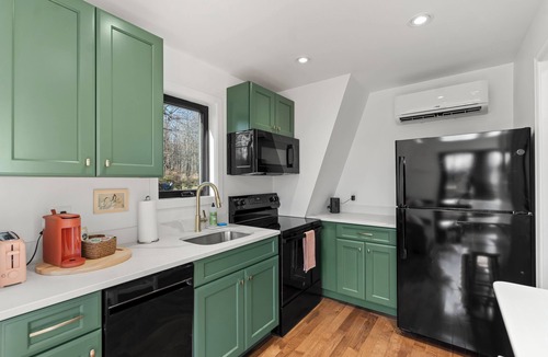 Brownsville Cabin | The Evergreen A-Frame - Walking access to the AT