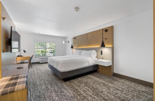 McCall Hotel | The Evergreen Hotel