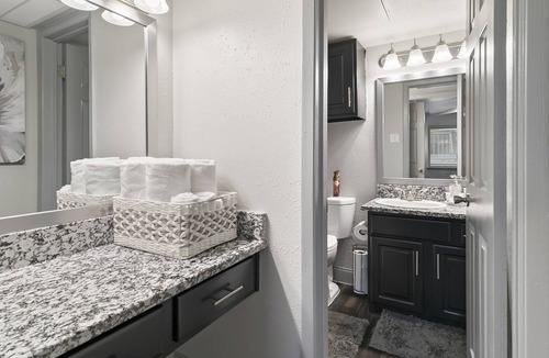 North Dallas House | The Everton Space |Gym| Pool| - Dallas Texas