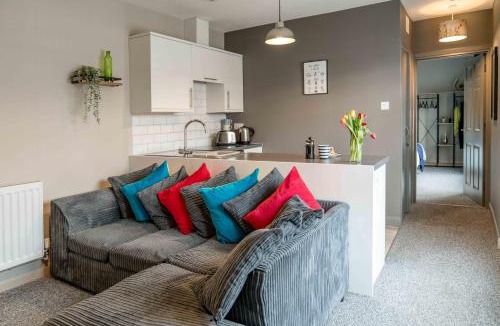 Tewkesbury Apartment | The Exchange Apartments with Permit Parking