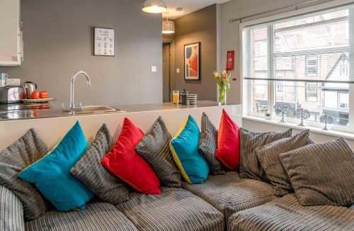 Tewkesbury Apartment | The Exchange Apartments with Permit Parking