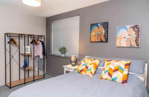 Tewkesbury Apartment | The Exchange Apartments with Permit Parking