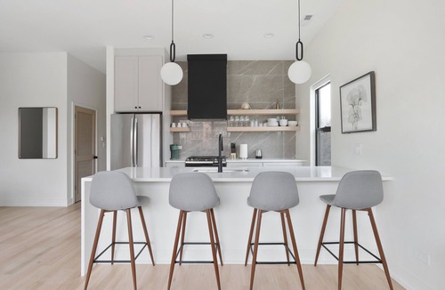 Logan Square Condo | The Exclusive- 7 Bed, 6 Bath Retreat
