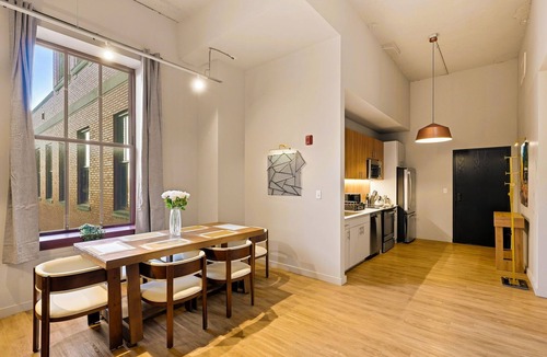 Downtown St. Louis Apartment | The Executive | 2BR | Rooftop Pool + Fireplace
