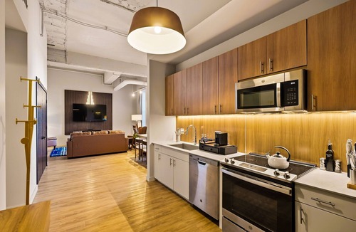 Downtown St. Louis Apartment | The Executive | 2BR | Rooftop Pool + Fireplace