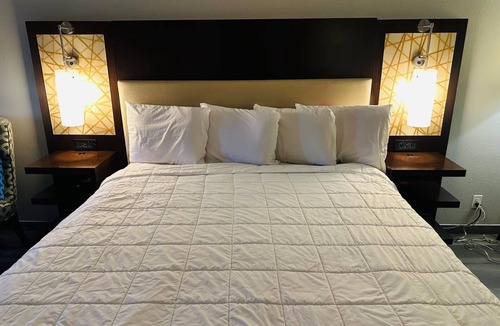 West Columbia Hotel | The Executive Inn & Suites