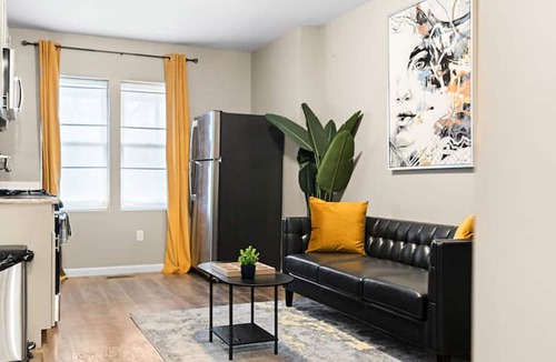 West Philadelphia Apartment | The Executive Philly Zoo King Retreat Parking