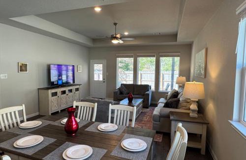College Station House | The Expo Retreat, Walk to Brazos County Expo