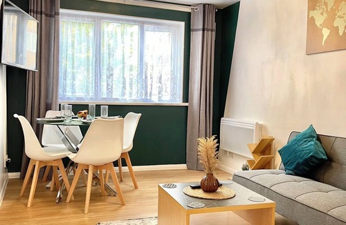 Seven Kings Apartment | The Express Apartment