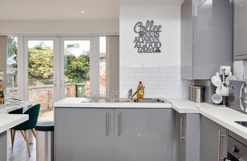 Rugby House | The Exquisite Central Rugby Gem