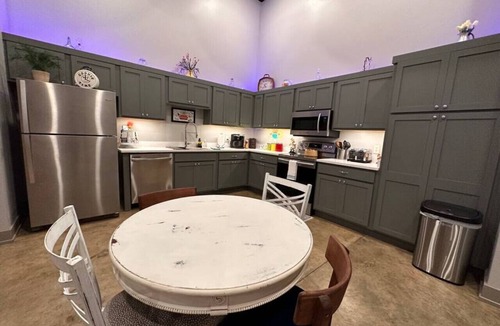 Gadsden Apartment | … The F r i e n d s Experience …