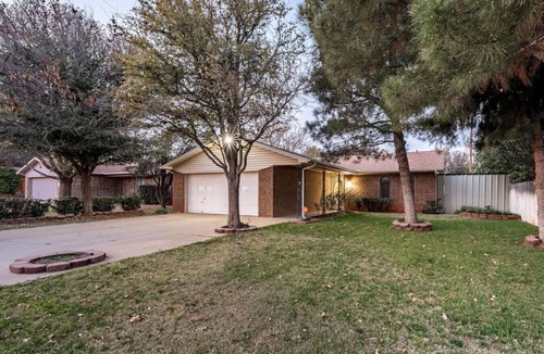 Lubbock House | The Fairview - 3BR/2BA - Pool & Hot Tub - Central